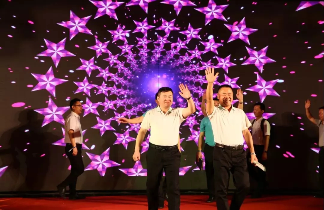 HAPPY8开心8员工T台秀