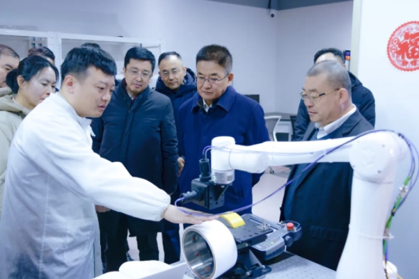 山东省科技厅党组书记、厅长孙海生一行光临青源峰达集团成员企业青源峰达太赫兹科技