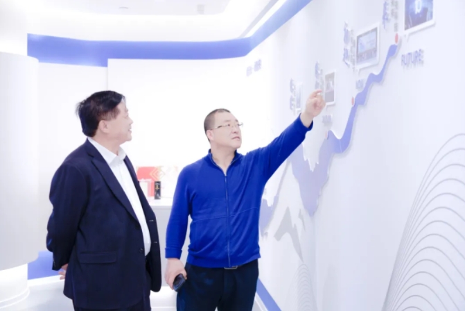 崂山尝试室唐波钻研员一行赴HAPPY8开心8调研互换，共促海洋设备自主化发展